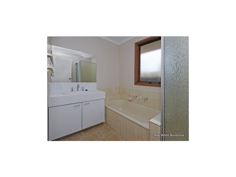 18 Sieben Close, Mill Park VIC 3082