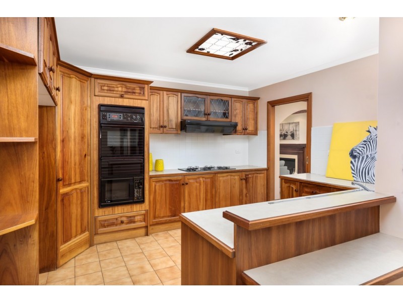 23 Edmund Rice Parade, Watsonia North VIC 3087