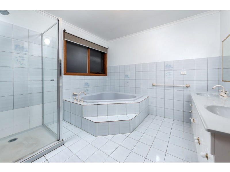 23 Edmund Rice Parade, Watsonia North VIC 3087