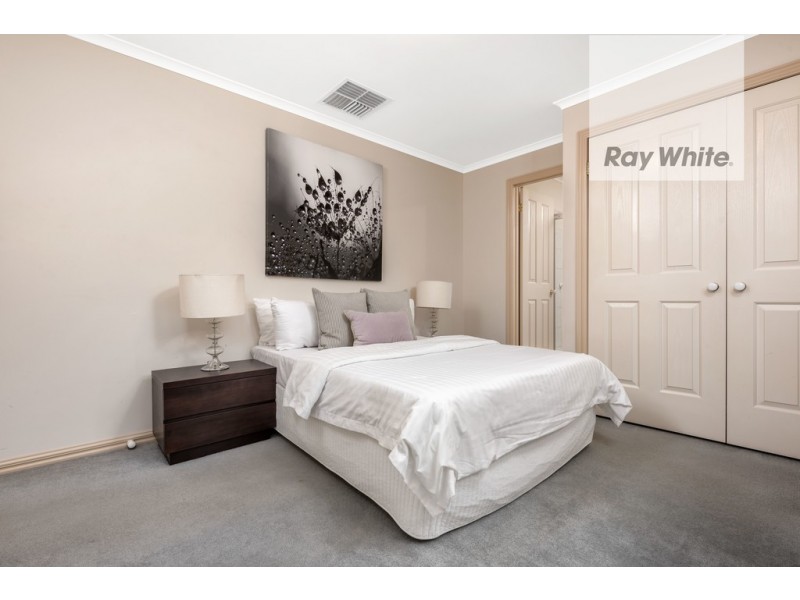 9 Conifer Close, Mill Park VIC 3082