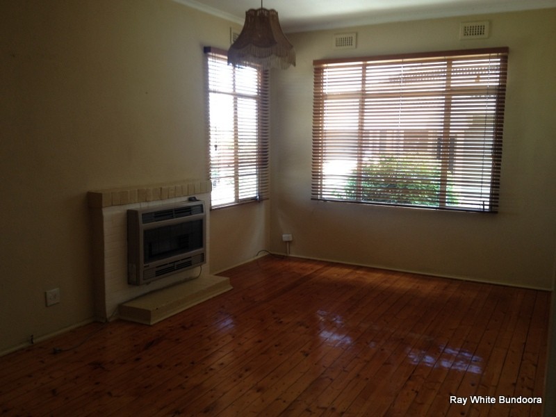 8 Dorrington Avenue, Reservoir VIC 3073