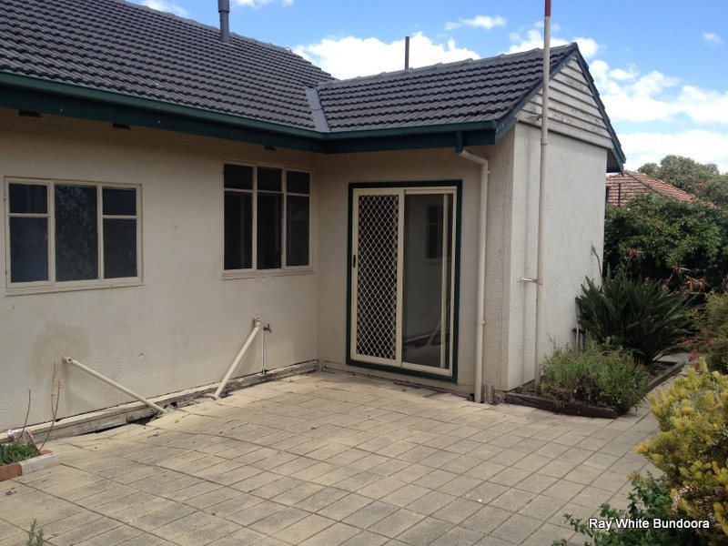 8 Dorrington Avenue, Reservoir VIC 3073