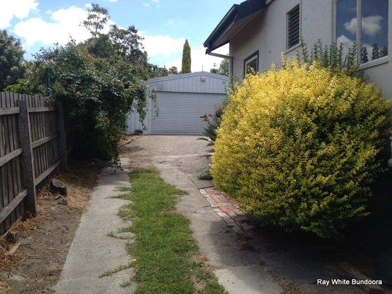 8 Dorrington Avenue, Reservoir VIC 3073
