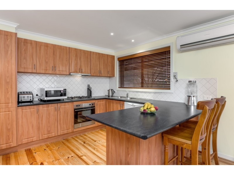 11 Gaze Court, Mill Park VIC 3082
