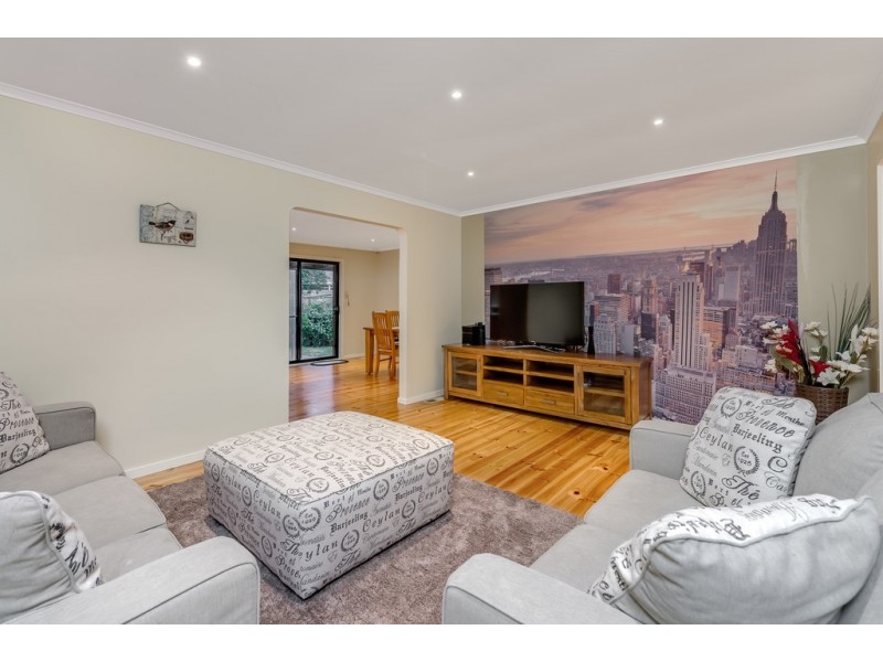 11 Gaze Court, Mill Park VIC 3082
