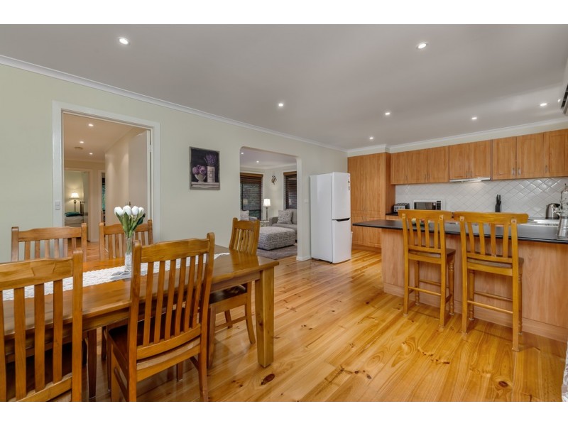 11 Gaze Court, Mill Park VIC 3082