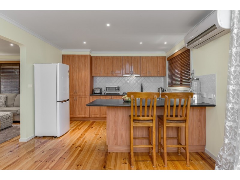 11 Gaze Court, Mill Park VIC 3082