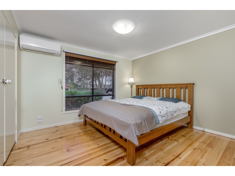 11 Gaze Court, Mill Park VIC 3082