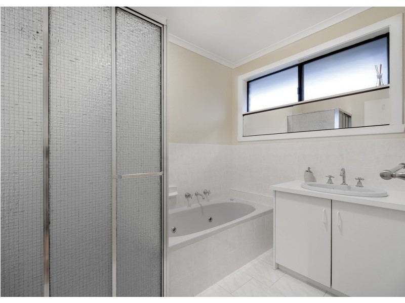 11 Gaze Court, Mill Park VIC 3082