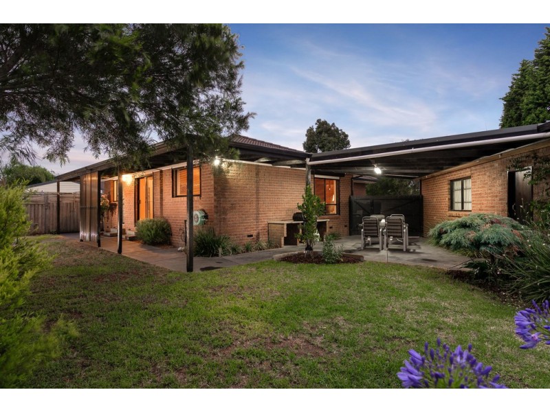 11 Gaze Court, Mill Park VIC 3082