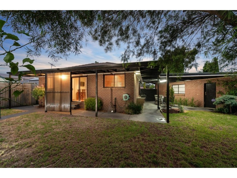 11 Gaze Court, Mill Park VIC 3082