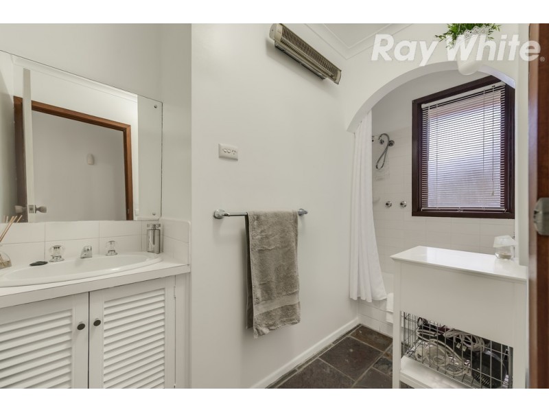 19 Michelle Avenue, Watsonia North VIC 3087