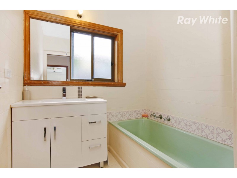 75 St Vigeons Road, Reservoir VIC 3073