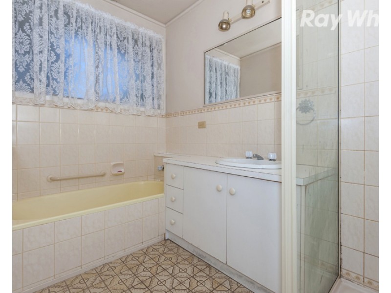 17 Lee Anne Crescent, Bundoora VIC 3083