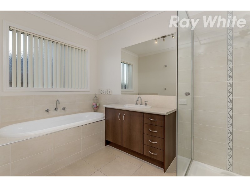 4 Graffs Avenue, Doreen VIC 3754