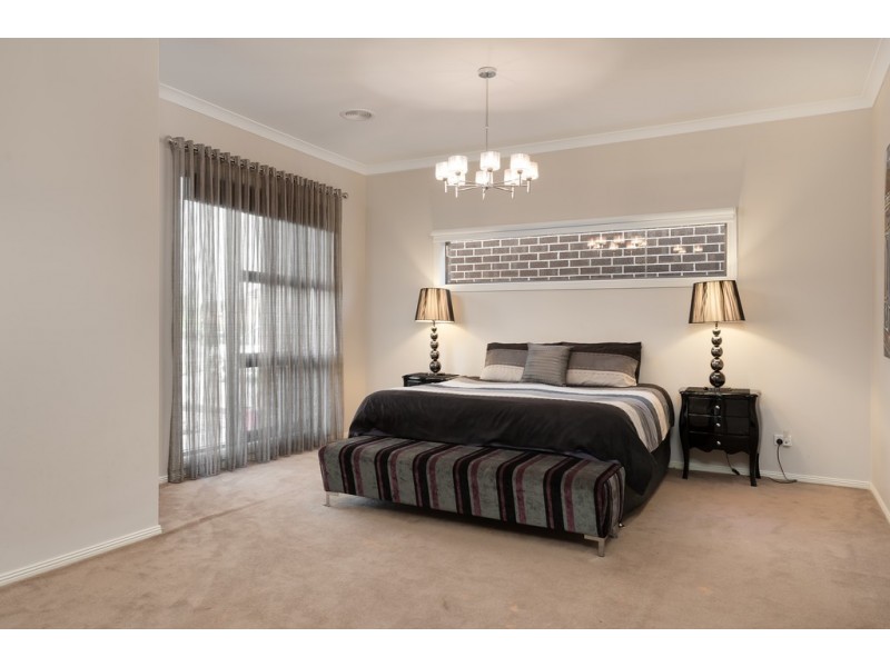 14 St Leonard Drive, South Morang VIC 3752