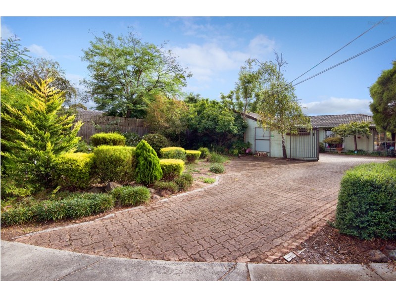 1 Dumfries Court, Glen Waverley VIC 3150