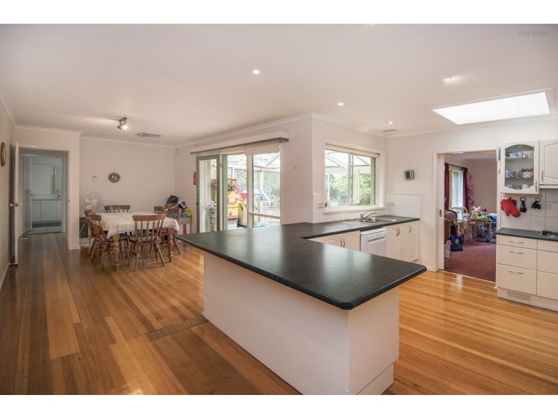 1 Dumfries Court, Glen Waverley VIC 3150