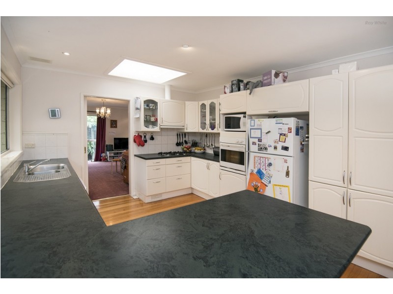 1 Dumfries Court, Glen Waverley VIC 3150