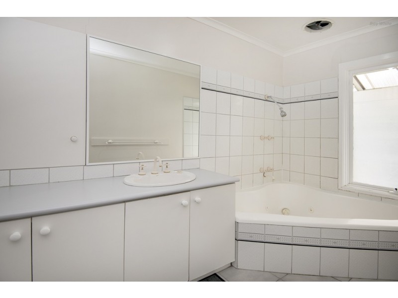 1 Dumfries Court, Glen Waverley VIC 3150