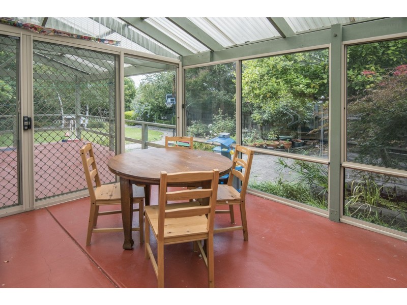 1 Dumfries Court, Glen Waverley VIC 3150