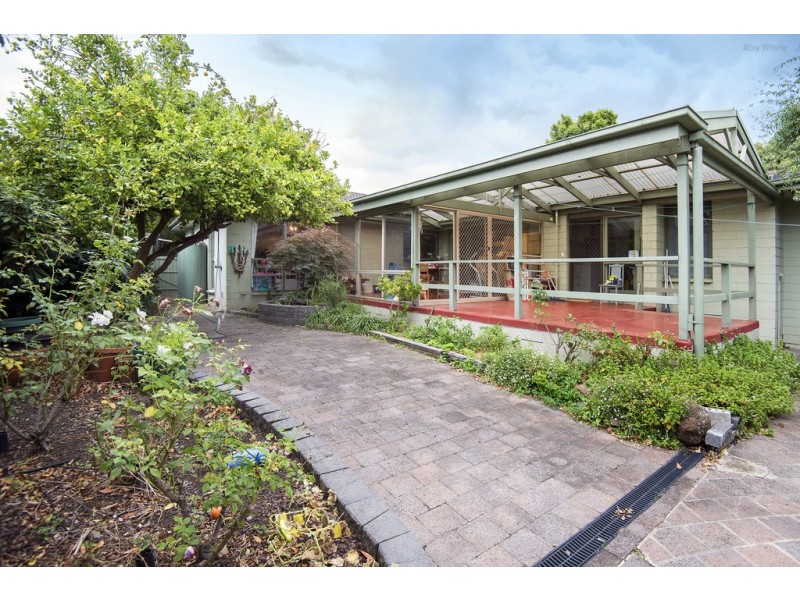 1 Dumfries Court, Glen Waverley VIC 3150