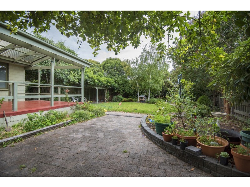 1 Dumfries Court, Glen Waverley VIC 3150