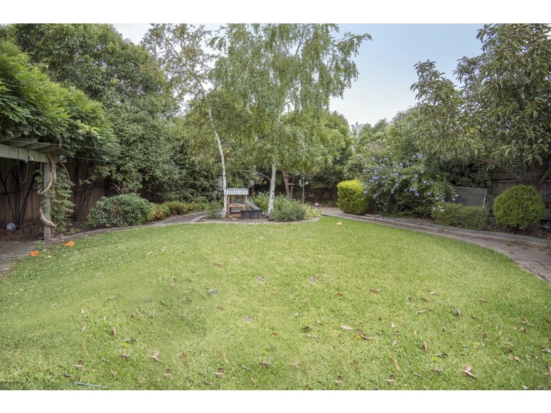1 Dumfries Court, Glen Waverley VIC 3150