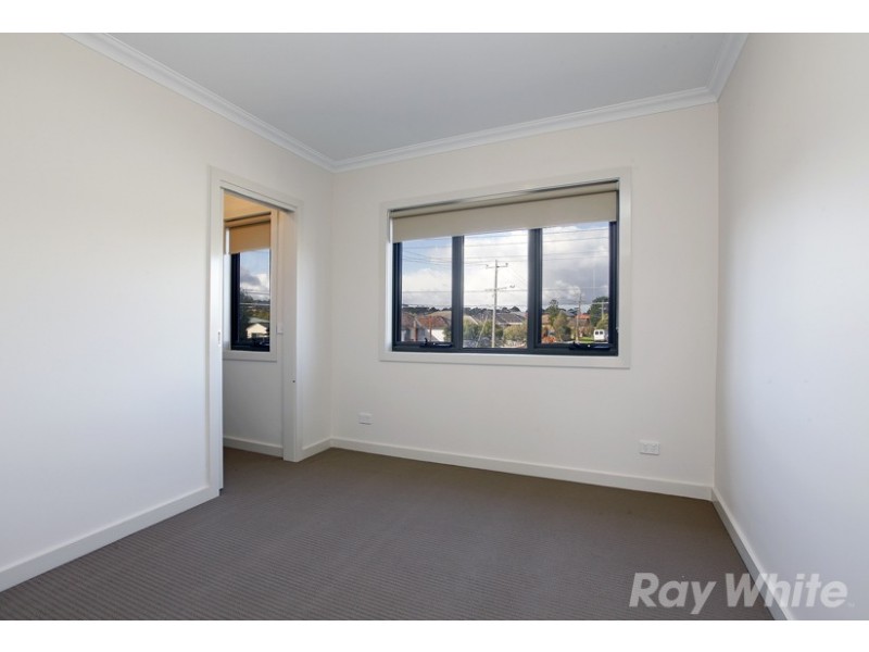 5A Maryborough Avenue, Kingsbury VIC 3083