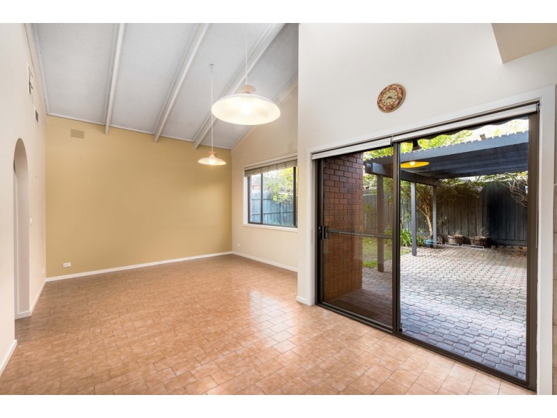 10 Doubell Court, Mill Park VIC 3082