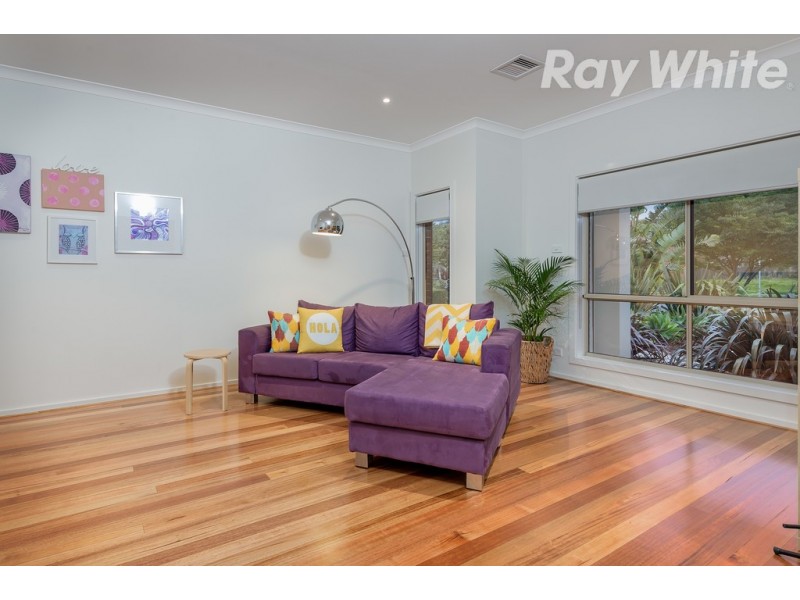 12 Hawkstowe Parade, South Morang VIC 3752