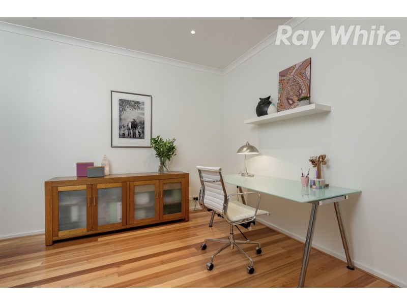 12 Hawkstowe Parade, South Morang VIC 3752