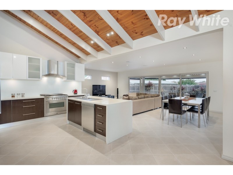 5 Bachli Close, Mill Park VIC 3082