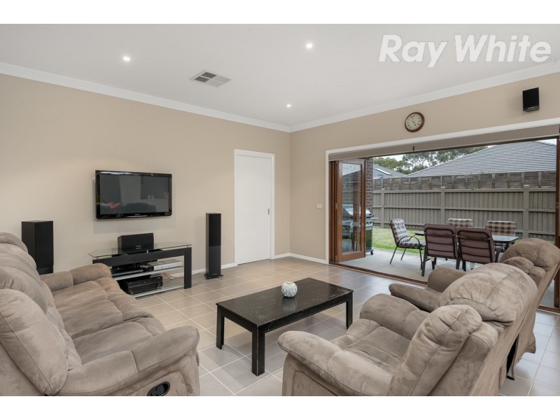10 Saintly Drive, South Morang VIC 3752