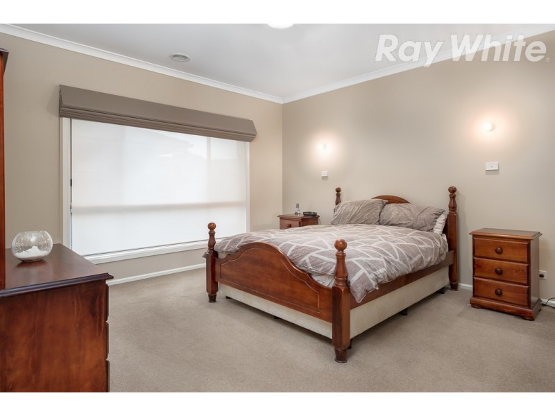 10 Saintly Drive, South Morang VIC 3752