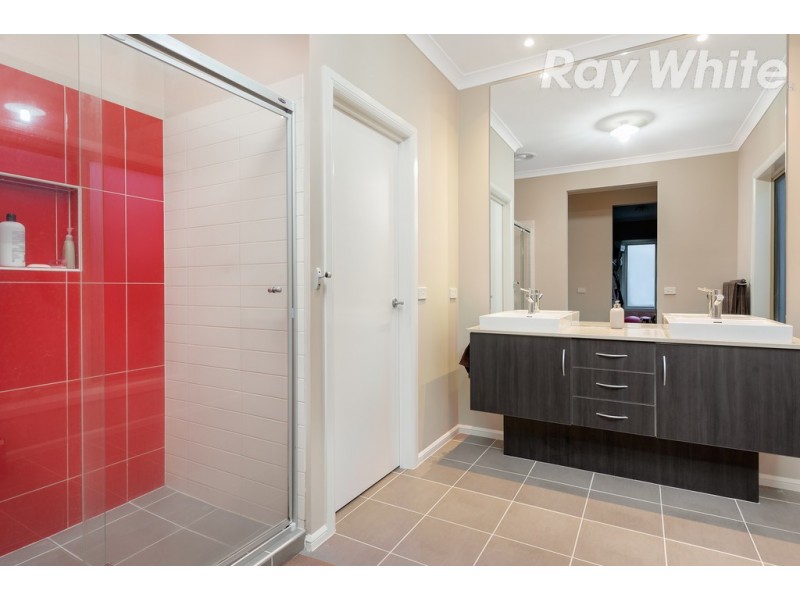 10 Saintly Drive, South Morang VIC 3752