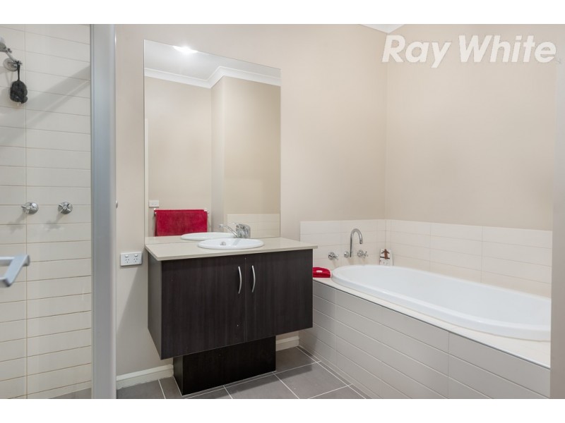 10 Saintly Drive, South Morang VIC 3752
