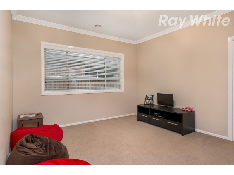 10 Saintly Drive, South Morang VIC 3752