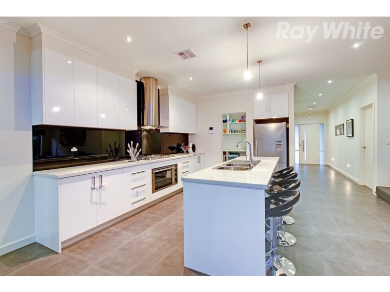 8 Woodstock Drive, Doreen VIC 3754