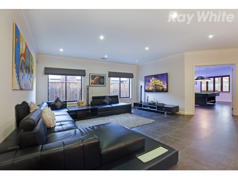 8 Woodstock Drive, Doreen VIC 3754