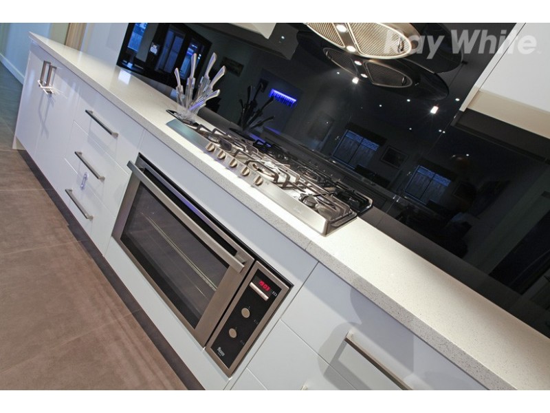 8 Woodstock Drive, Doreen VIC 3754