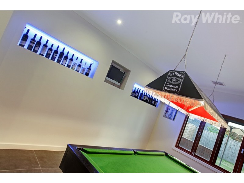 8 Woodstock Drive, Doreen VIC 3754