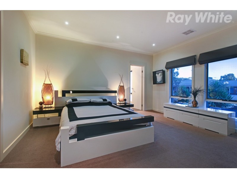 8 Woodstock Drive, Doreen VIC 3754