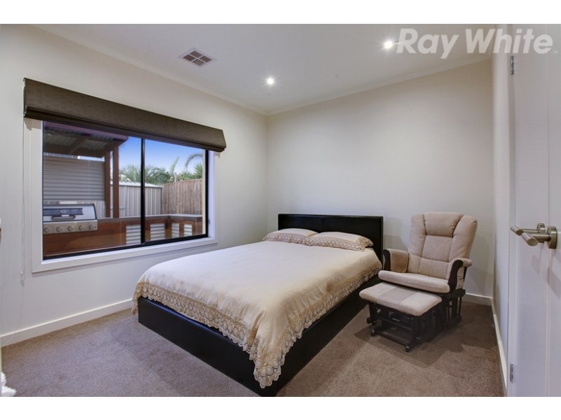 8 Woodstock Drive, Doreen VIC 3754