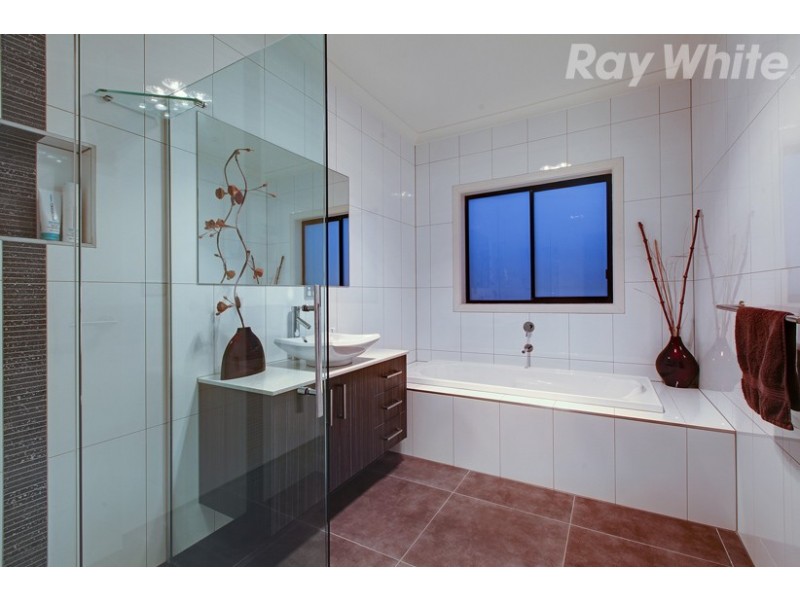 8 Woodstock Drive, Doreen VIC 3754