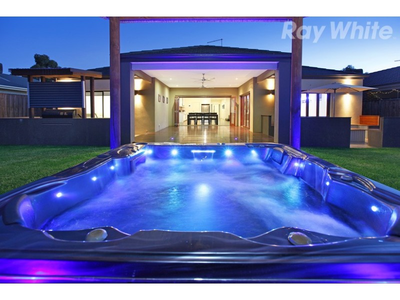 8 Woodstock Drive, Doreen VIC 3754