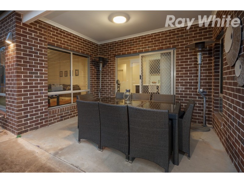 28 Cairn Drive, South Morang VIC 3752