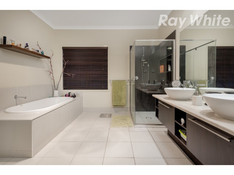 28 Cairn Drive, South Morang VIC 3752