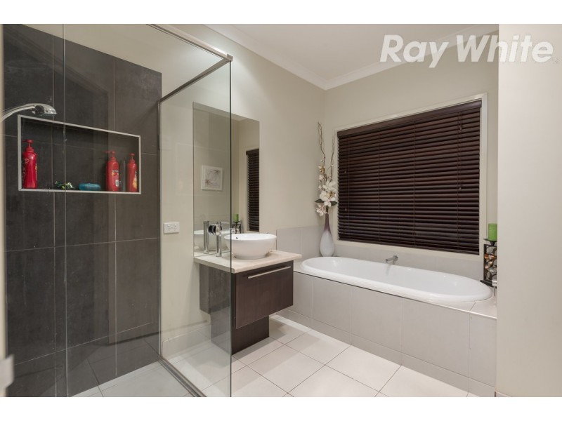 28 Cairn Drive, South Morang VIC 3752