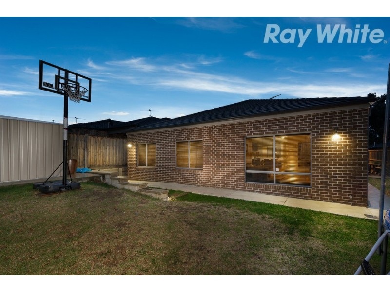 28 Cairn Drive, South Morang VIC 3752